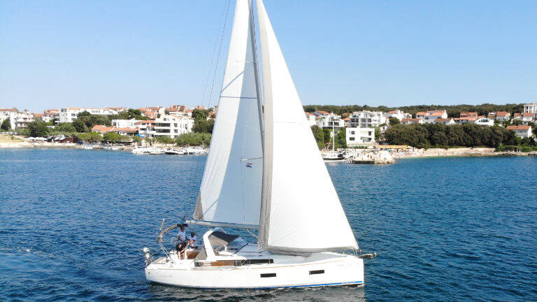 Oceanis 38  | Olli