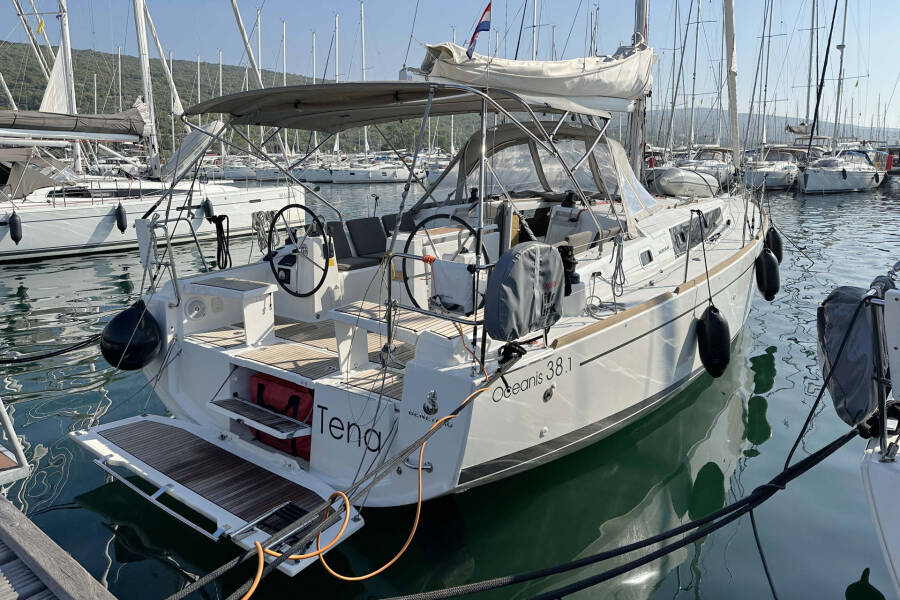 Oceanis 38.1  | Tena