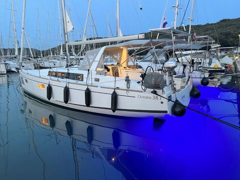 Oceanis 38.1  | Jana