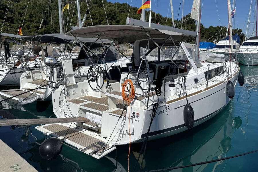 Oceanis 38.1 | Tamara