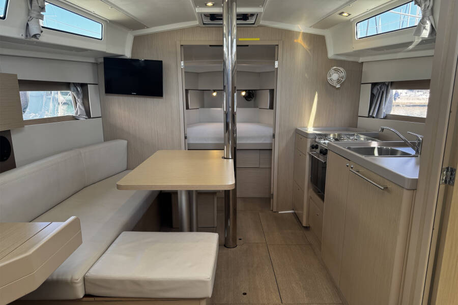 Oceanis 38.1 | Tamara