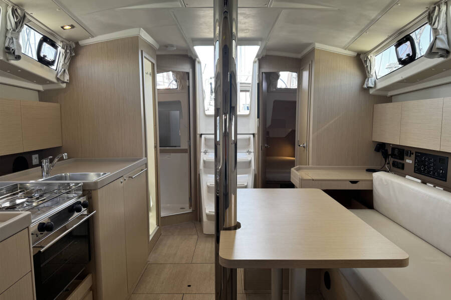 Oceanis 38.1 | Tamara