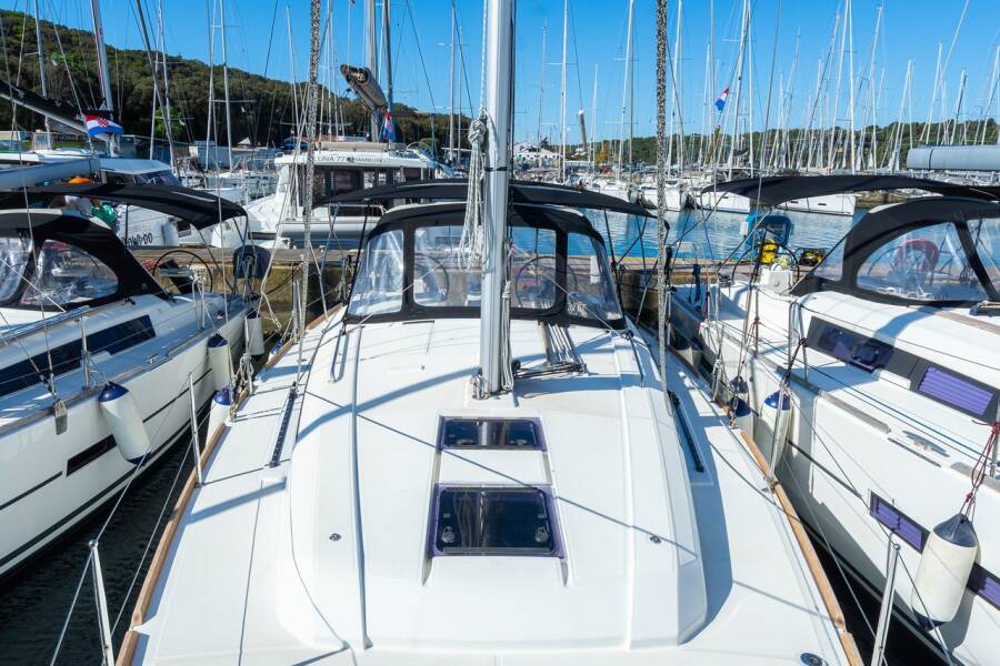 Oceanis 38.1  | Hydra