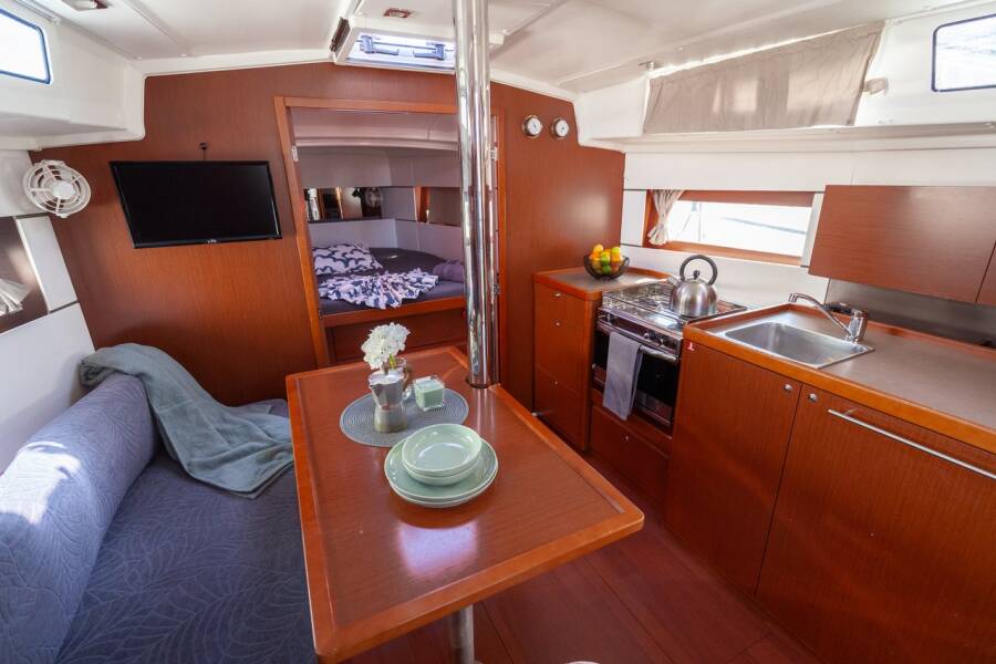 Oceanis 38.1  | Hydra