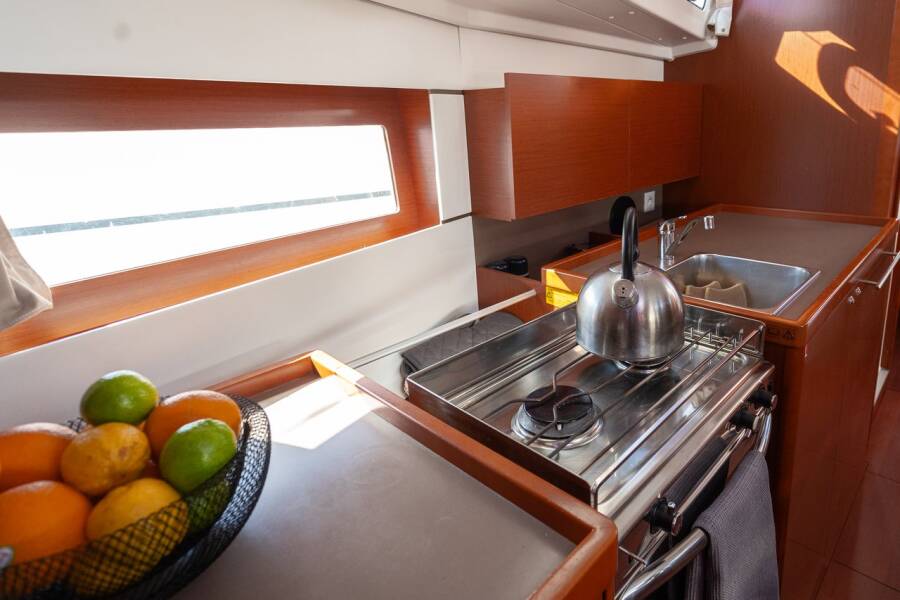 Oceanis 38.1  | Hydra