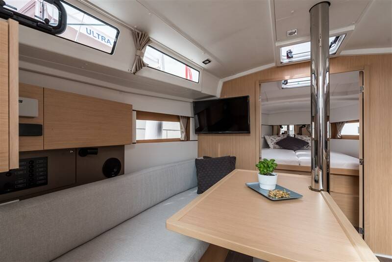 Oceanis 38.1  | Cvita