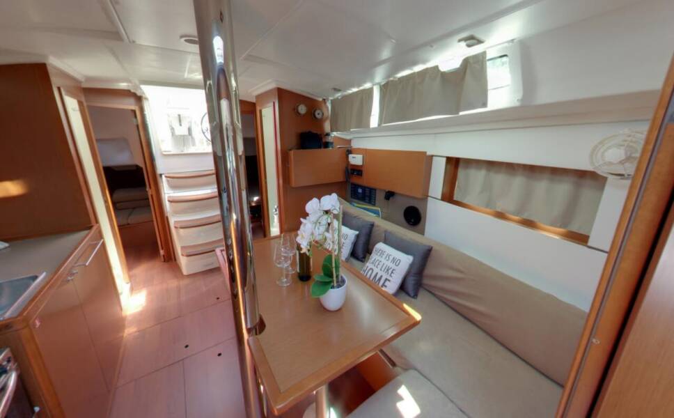 Oceanis 38.1  | Luce