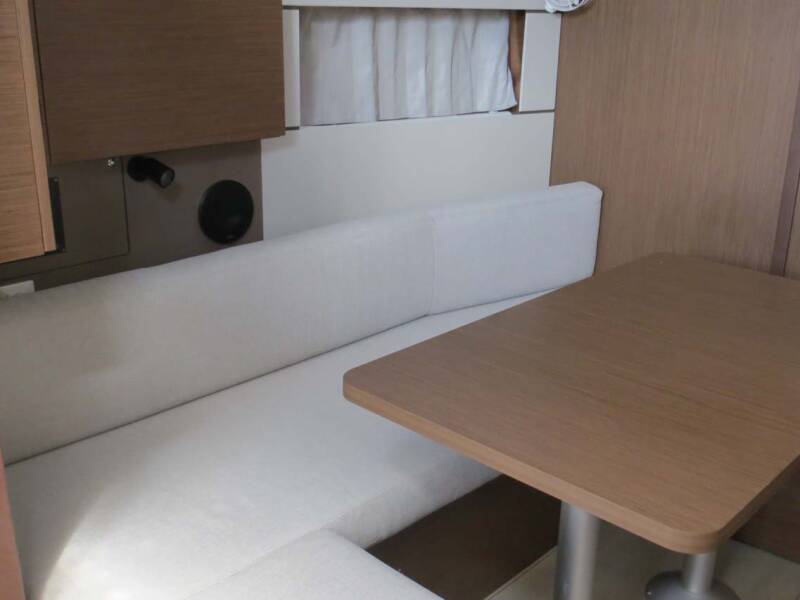 Oceanis 38.1 | Eleven