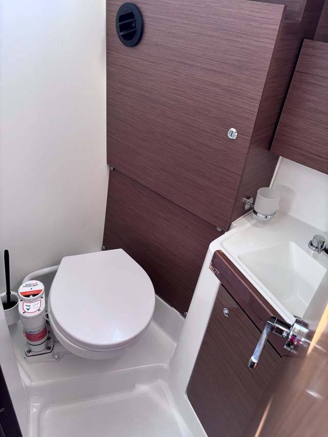 Oceanis 38.1 | Eleven