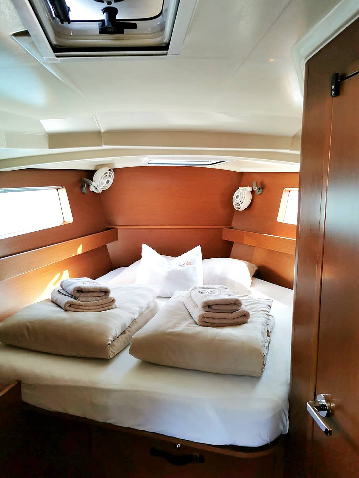 Oceanis 41.1 | Office 2