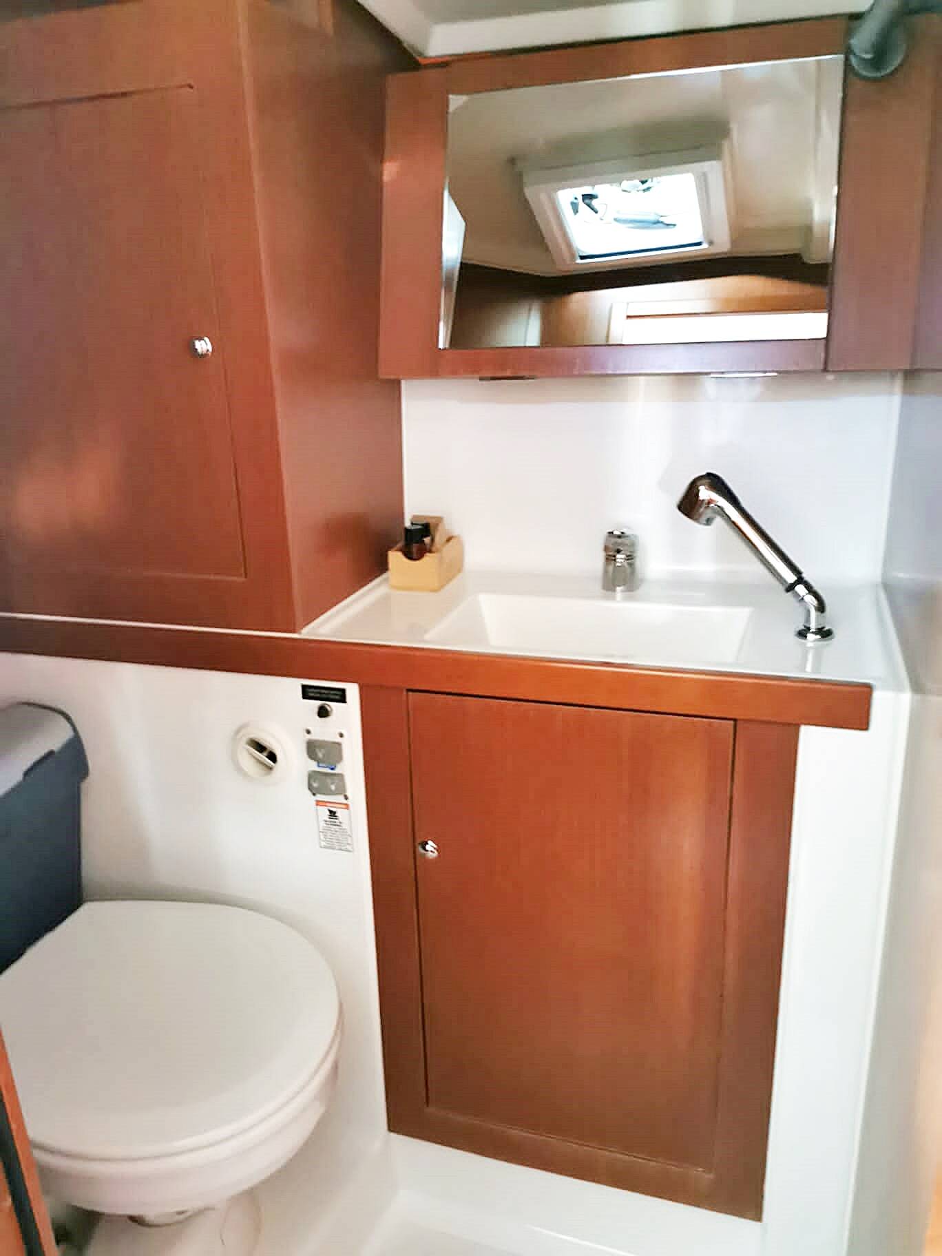 Oceanis 41.1 | Office 2