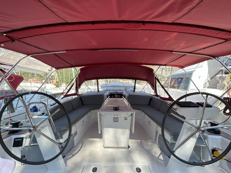 Oceanis 46.1  | Bumblebee