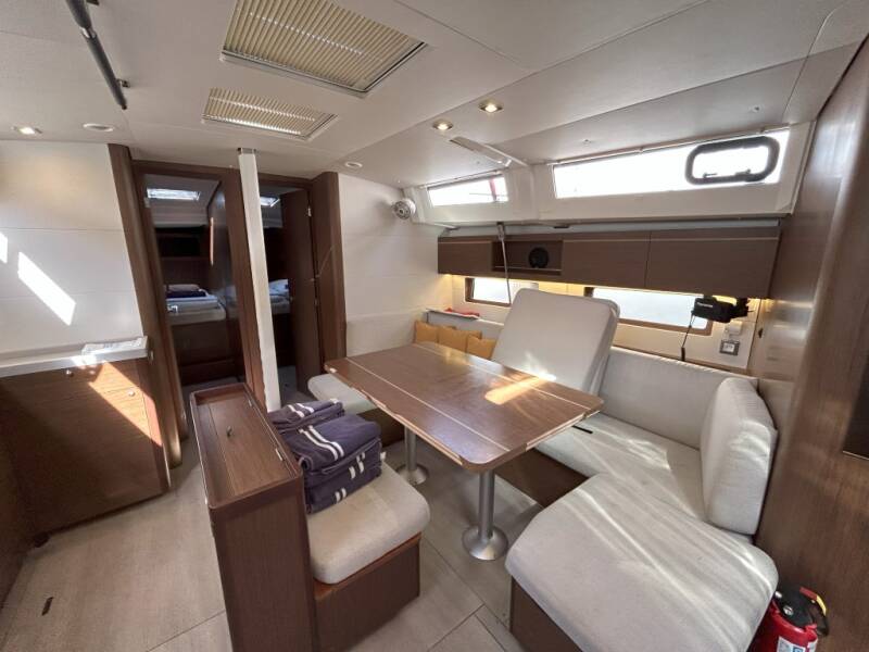 Oceanis 46.1  | Bumblebee