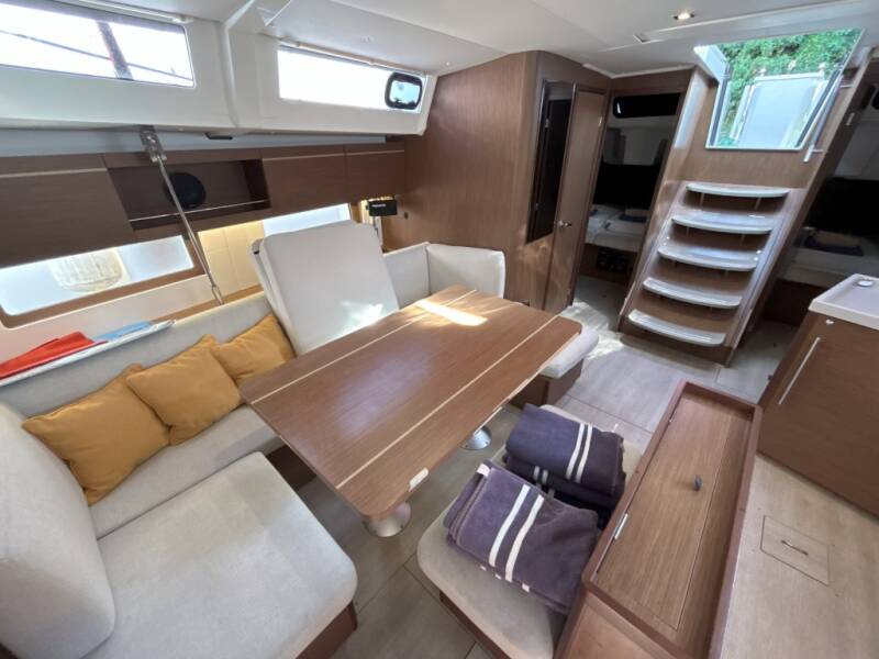 Oceanis 46.1  | Bumblebee