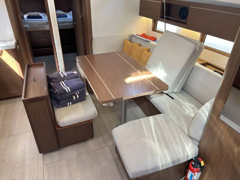 Oceanis 46.1  | Bumblebee
