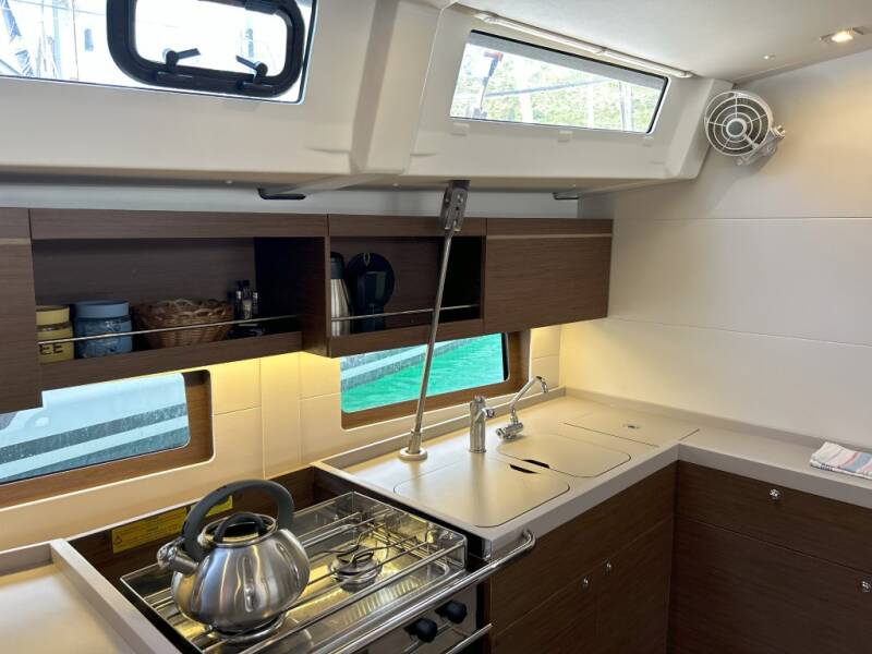 Oceanis 46.1  | Bumblebee