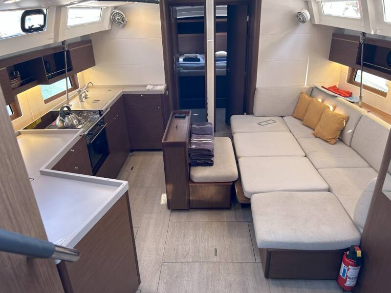 Oceanis 46.1  | Bumblebee
