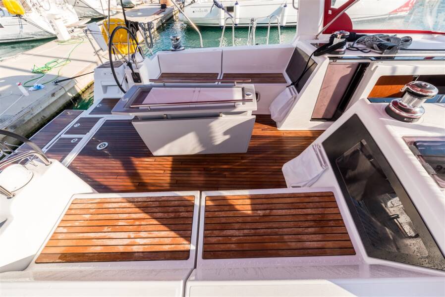Oceanis 48  | Flou