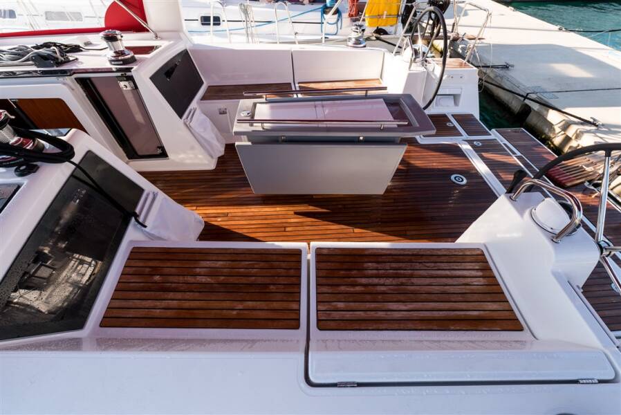 Oceanis 48  | Flou