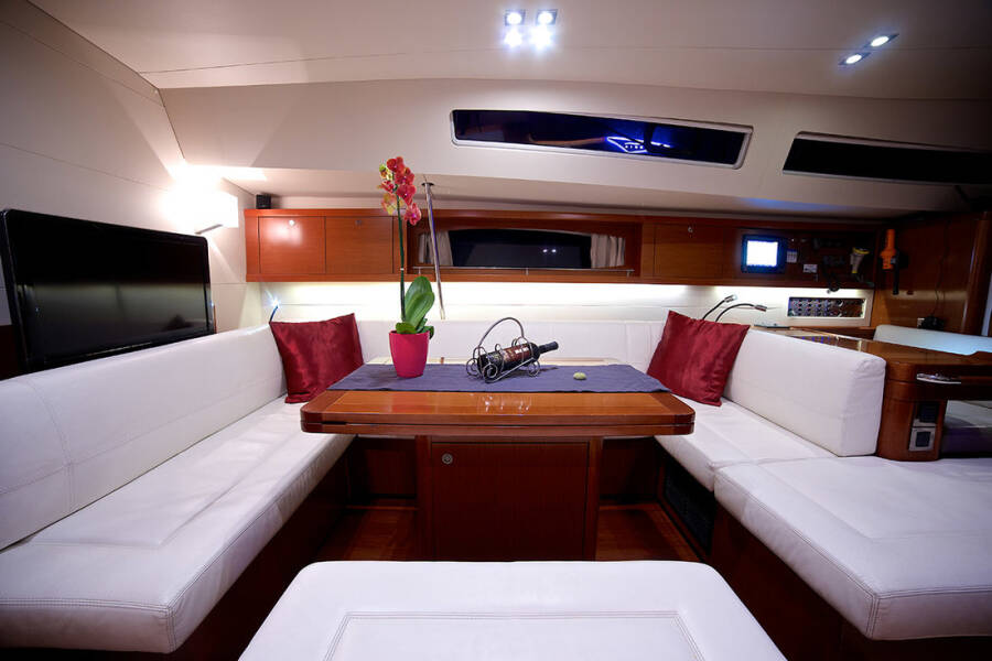Oceanis 58  | Queen Axiera