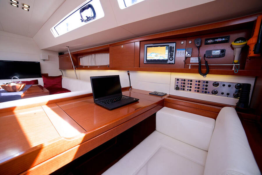 Oceanis 58  | Queen Axiera