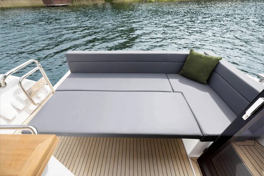 Sealine C335 | Min Maity