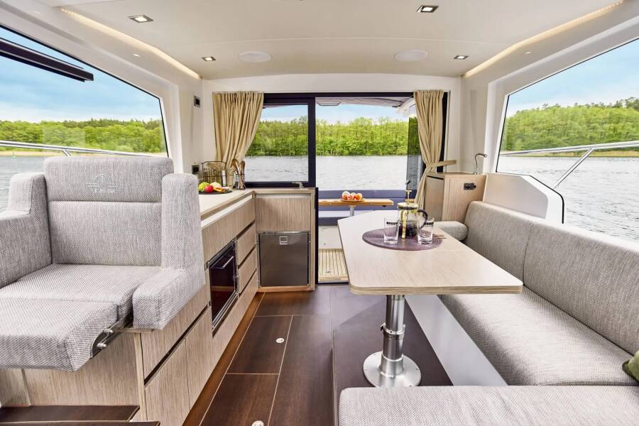 Sealine C335 | Min Maity