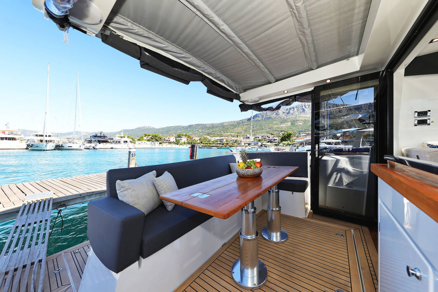 Sealine C390 | Tireless