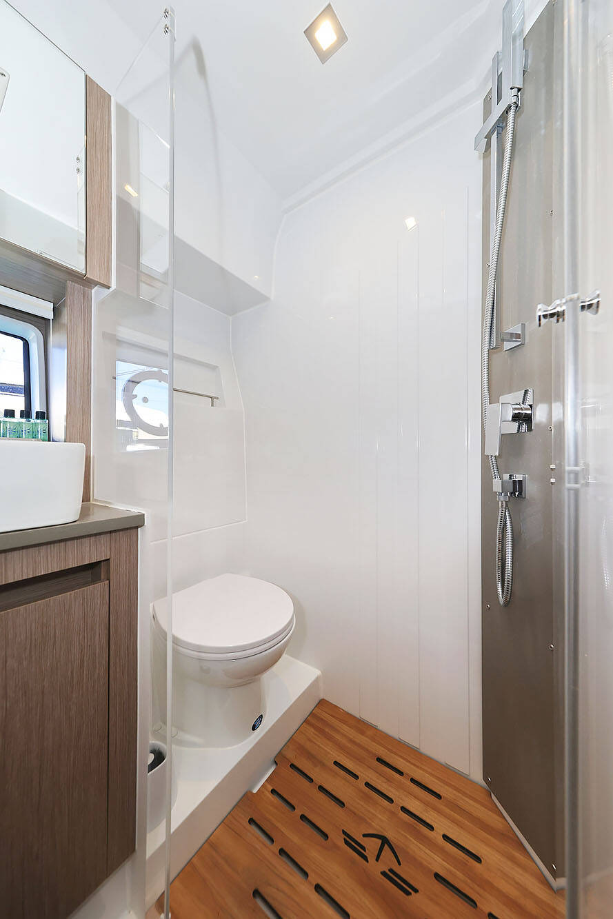 Sealine C390 | Tireless