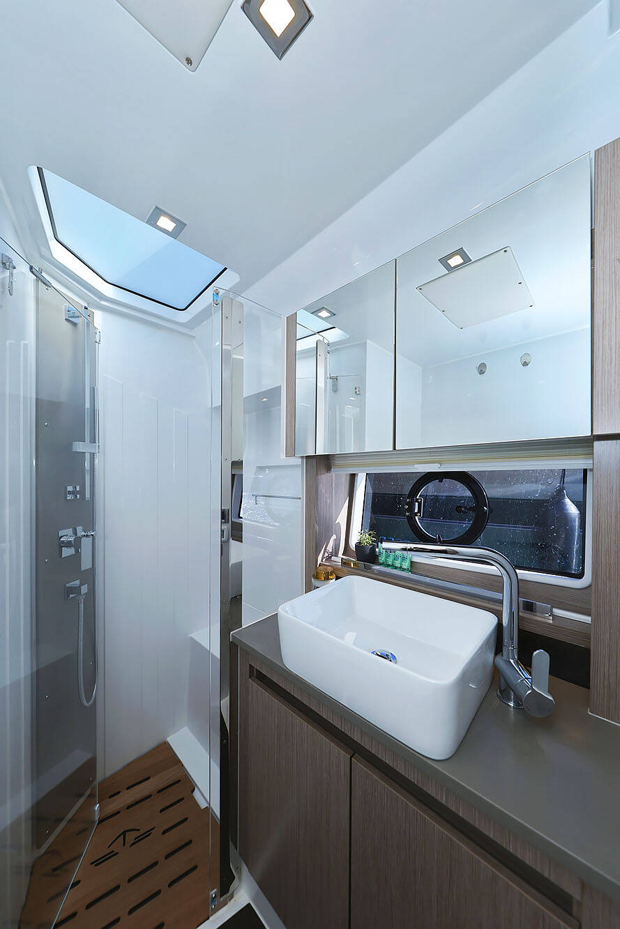 Sealine C390 | Tireless