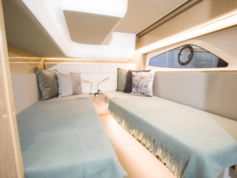 Sealine C390 | Ecstasea