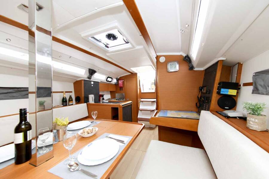 Sun Odyssey 349 | Polly Fun