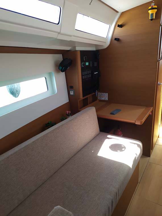 Sun Odyssey 380  | Bright Elli