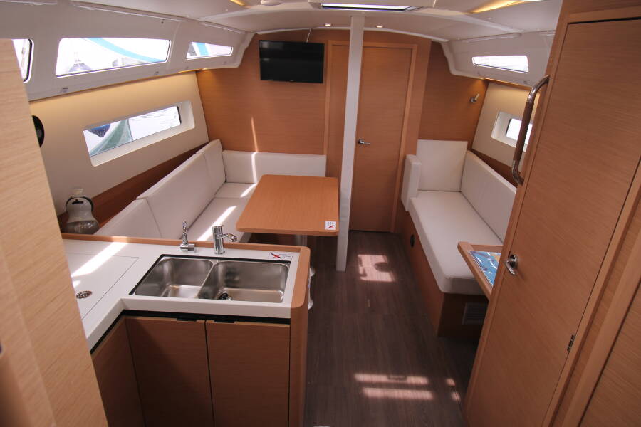 Sun Odyssey 380  | Amelie