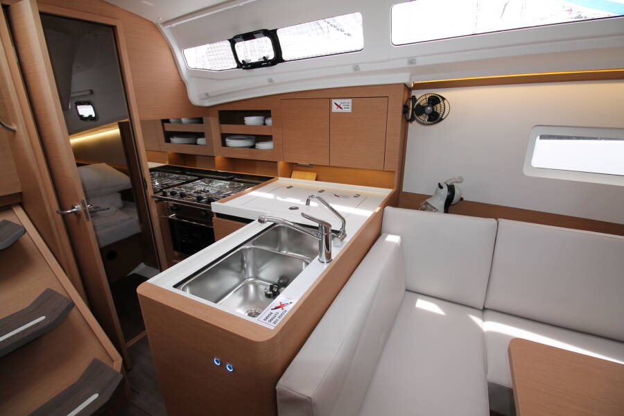 Sun Odyssey 380  | Amelie