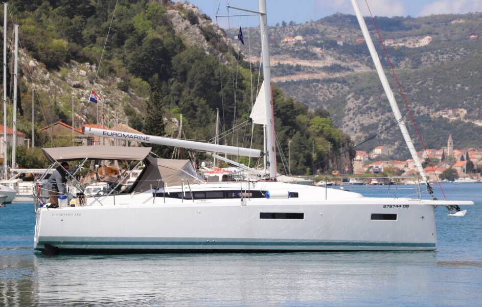 Sun Odyssey 380  | Bura Kiss