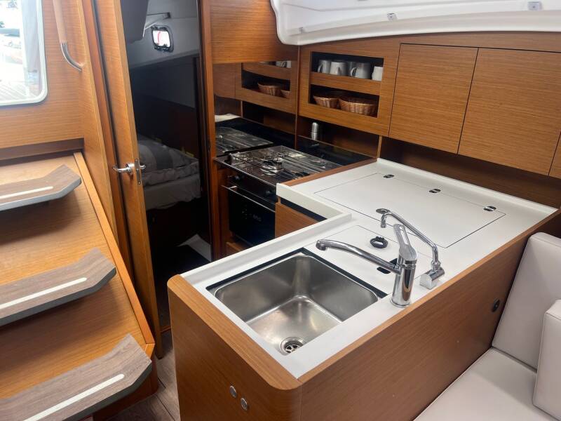 Sun Odyssey 380  | Princess Lara