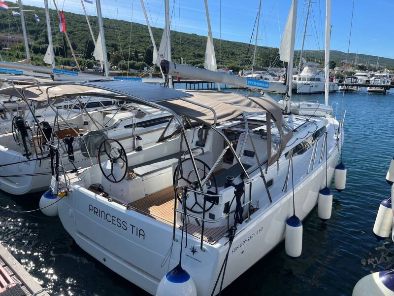 Sun Odyssey 380