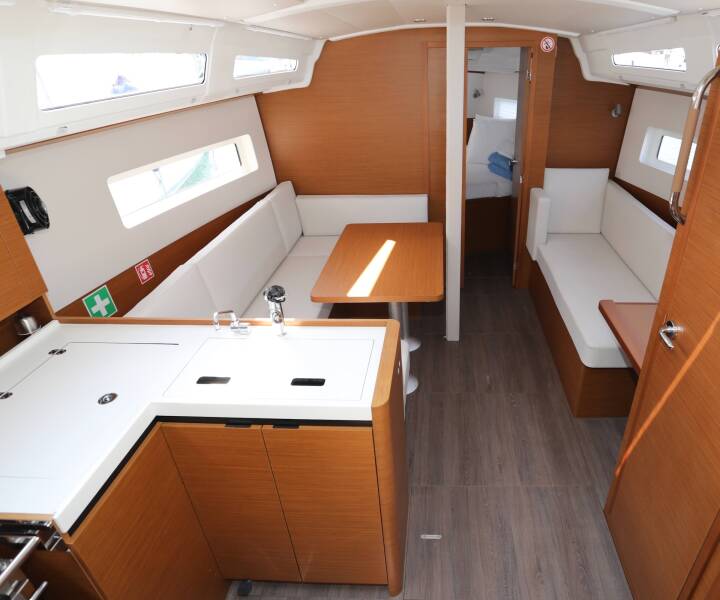 Sun Odyssey 380  | Red Kiss