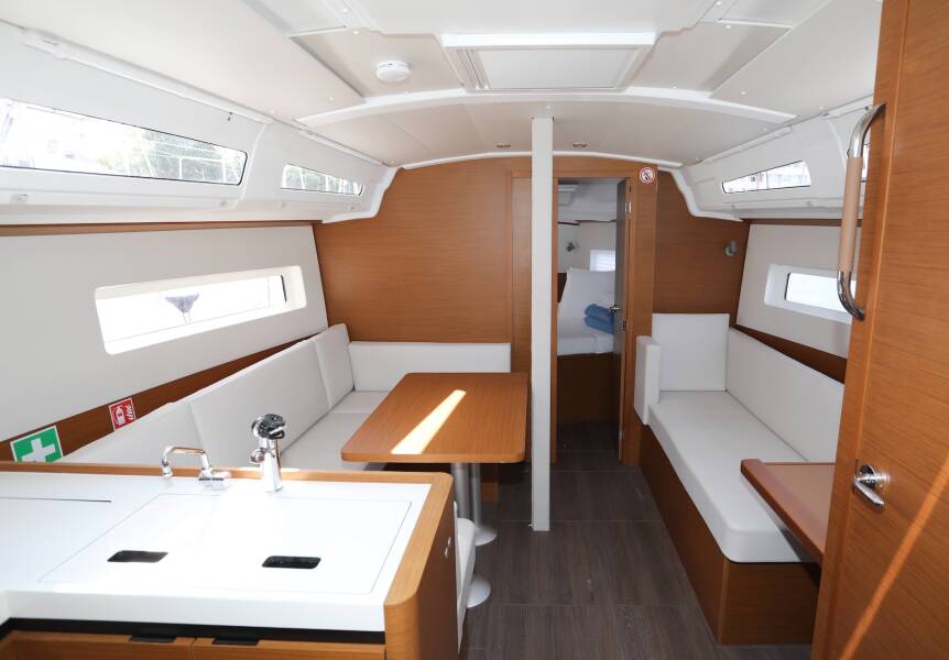 Sun Odyssey 380  | Red Kiss