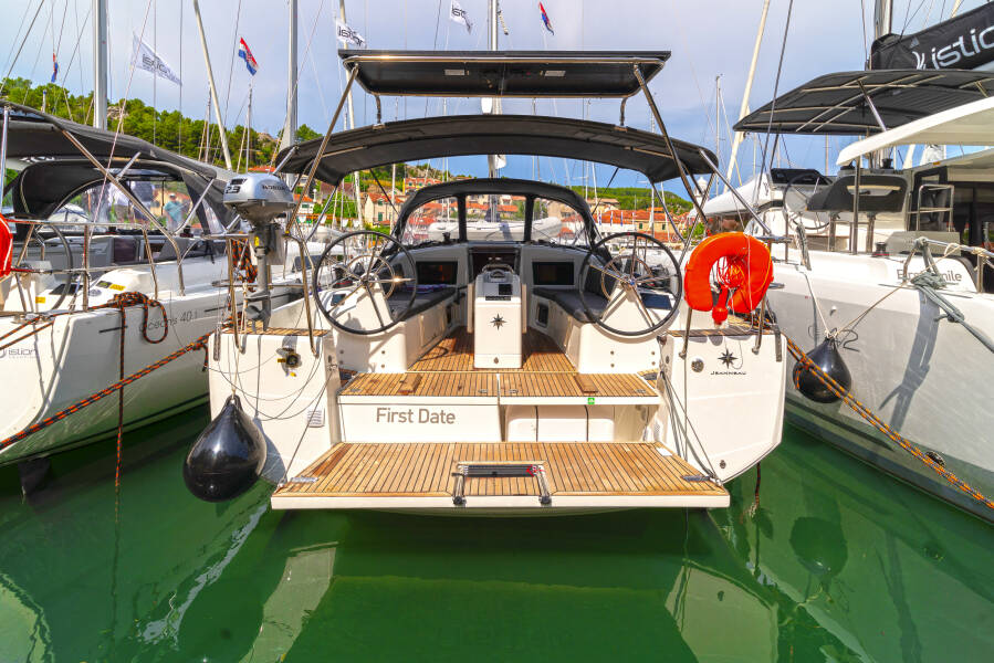 Sun Odyssey 410  | First Date