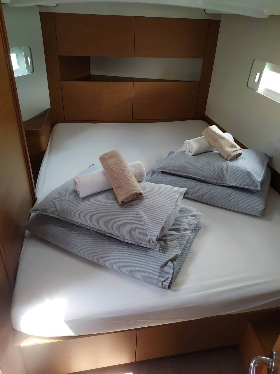Sun Odyssey 410  | night elli