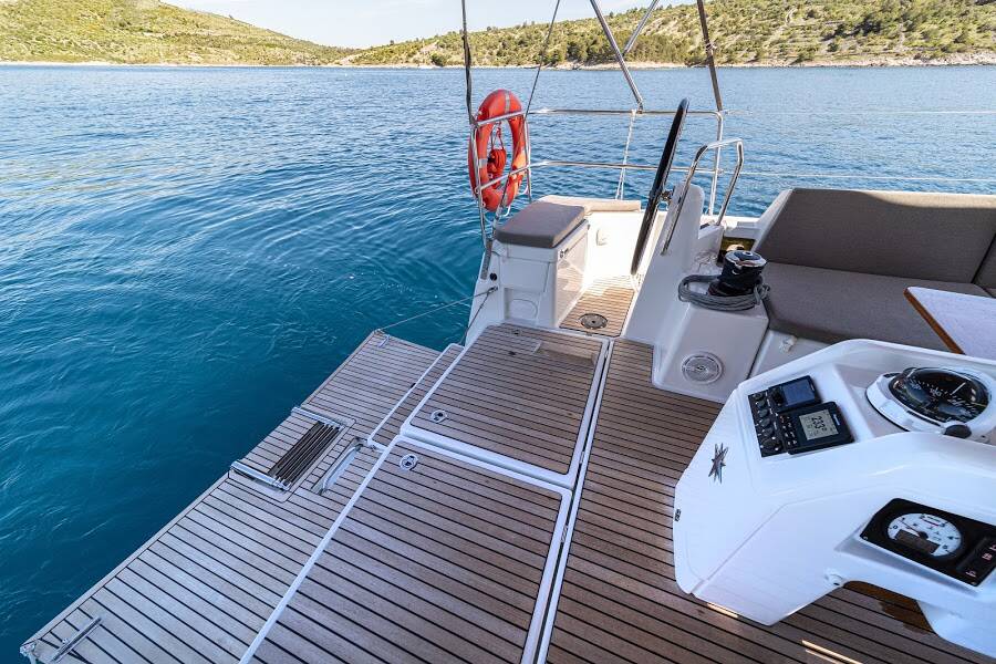 Sun Odyssey 490  | Geri