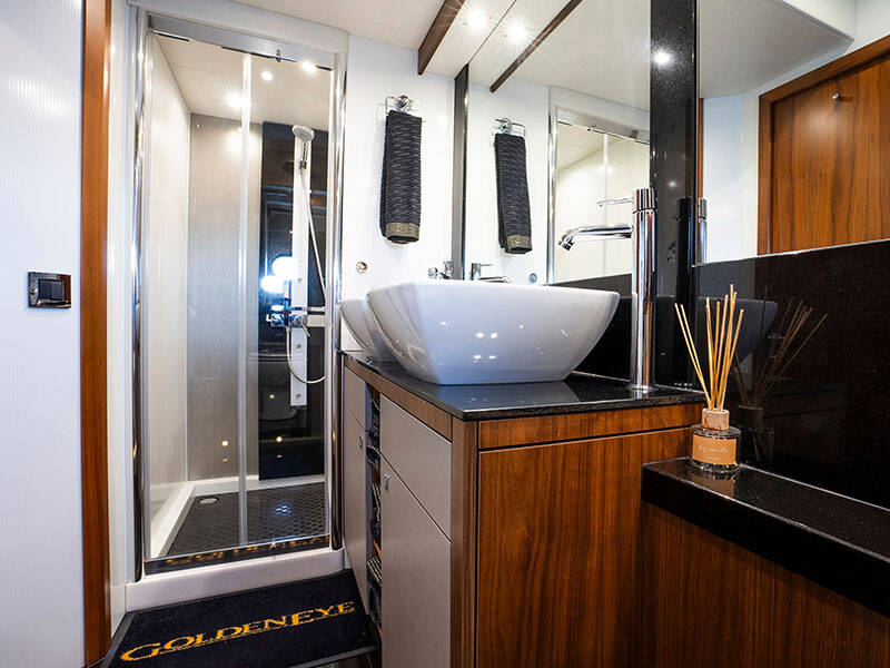 Sunseeker Manhattan 73  | Goldeneye