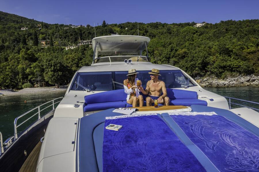 Sunseeker Yacht 86  | The Best Way