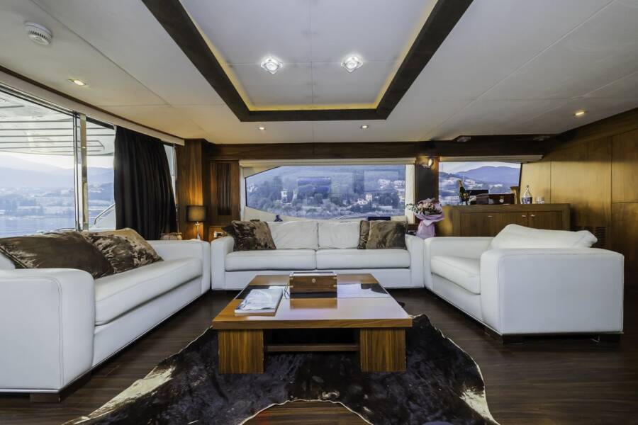 Sunseeker Yacht 86  | The Best Way