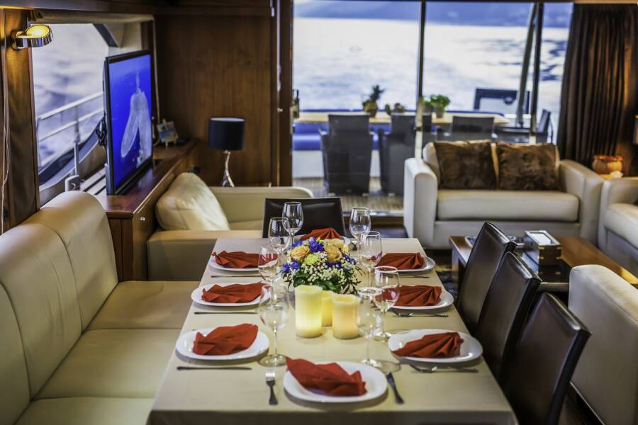 Sunseeker Yacht 86  | The Best Way