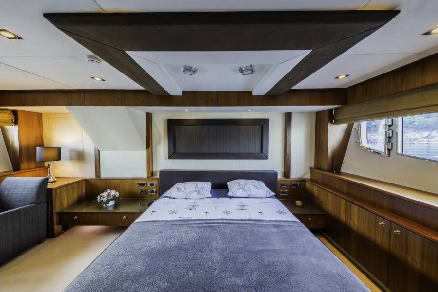 Sunseeker Yacht 86  | The Best Way