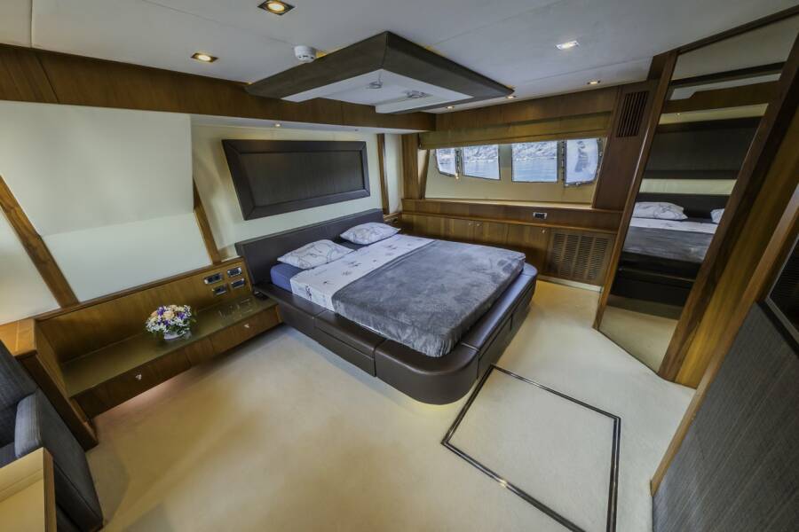 Sunseeker Yacht 86  | The Best Way