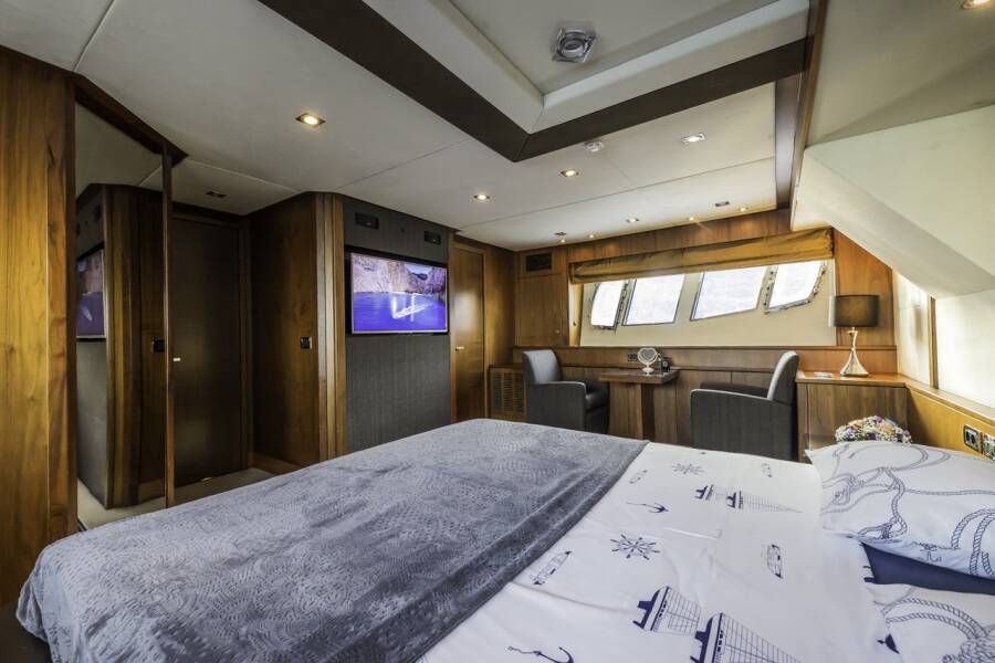 Sunseeker Yacht 86  | The Best Way
